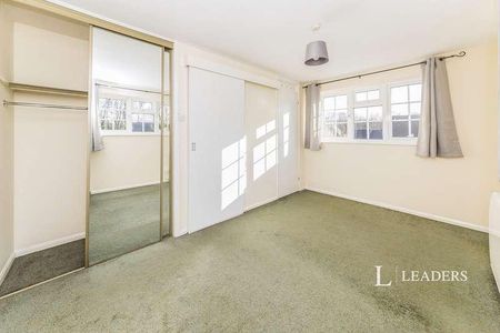 Maple Drive, East Grinstead, West Sussex, RH19 - Photo 5