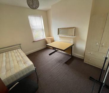 8 bedroom house to rent - Photo 2