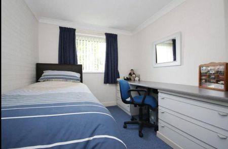 5 bedroom detached house to rent - Photo 3