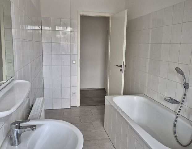 Gemütliche Dachgeschosswohnung in zentraler Lage von Stammheim - Foto 1