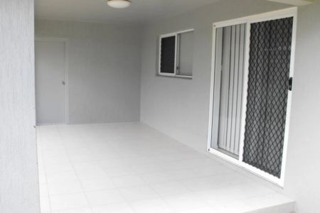 Neat, Bright and Well Presented - Quiet Court - Photo 4