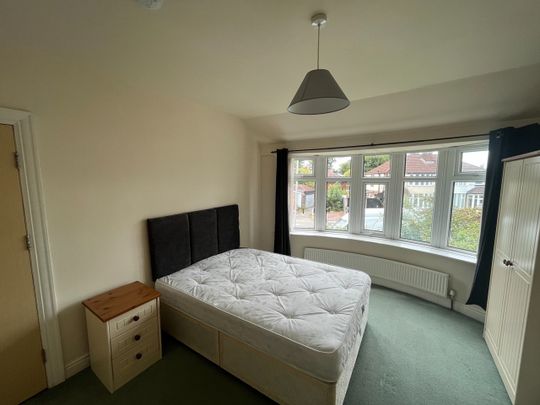 6 Bed Semi-Detached House, Yew Tree Road, M14 - Photo 1