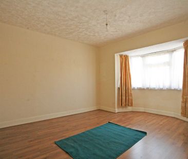 Price £2,000 pcm - Available Now - Unfurnished - Photo 2