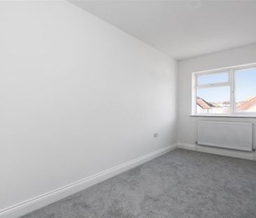 3 bedroom end of terrace house to rent - Photo 2