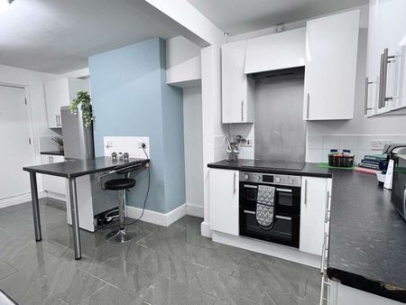 A Fine Houseshare for Rent in Oxford Rm4 Somerville - Photo 3