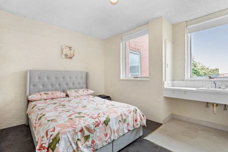 Light Filled and Position Perfect - Photo 5