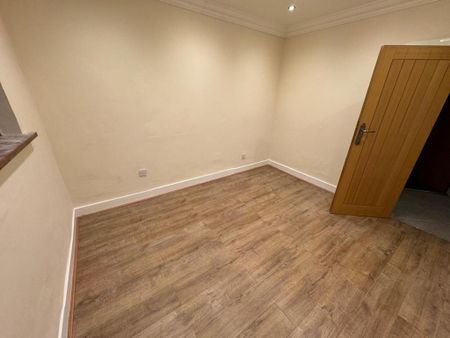 4 bedroom detached house to rent - Photo 3