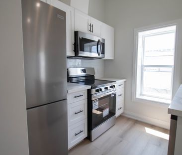 Newly Renovated 1 Bedroom unit in Welland - Photo 3