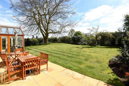 6 bedroom detached house to rent - Photo 2