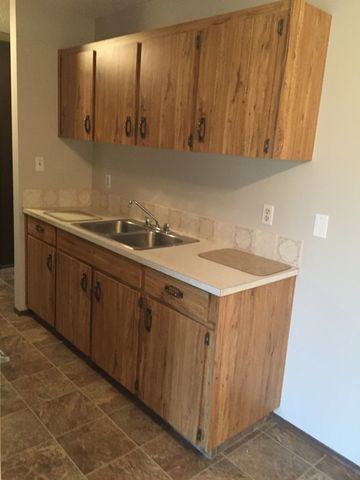 Spacious 1 Bedroom Apartment Located in a Well-Maintained Building - Photo 4