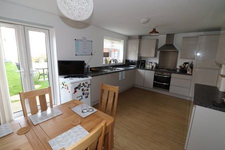 Malthouse Way, Worthing, BN13 4 bedroom semi-detached house to rent - Photo 3