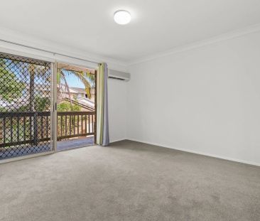 Spacious Two bedroom Townhouse with Air Conditioning - Photo 6