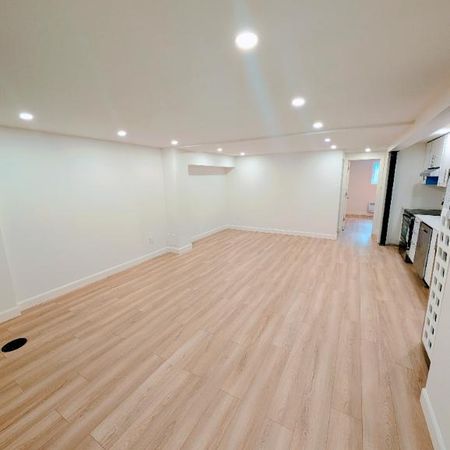 4 1/2 rénové à louer - Ahuntsic - 5 Électros - Photo 4