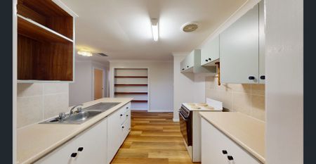 Charming Family Home in Dubbo - Photo 5