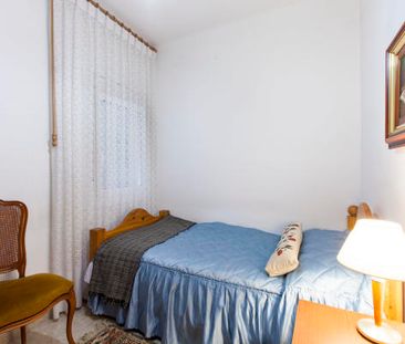 Fantastic 3 Bedroom Apartment, Right next to the Ciutadella Park - Photo 5