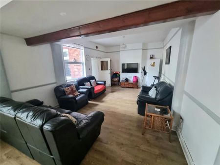 1 bedroom in a house share to rent - Photo 2