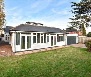 Spacious six bedroom home with double garage and garden located in ... - Photo 6