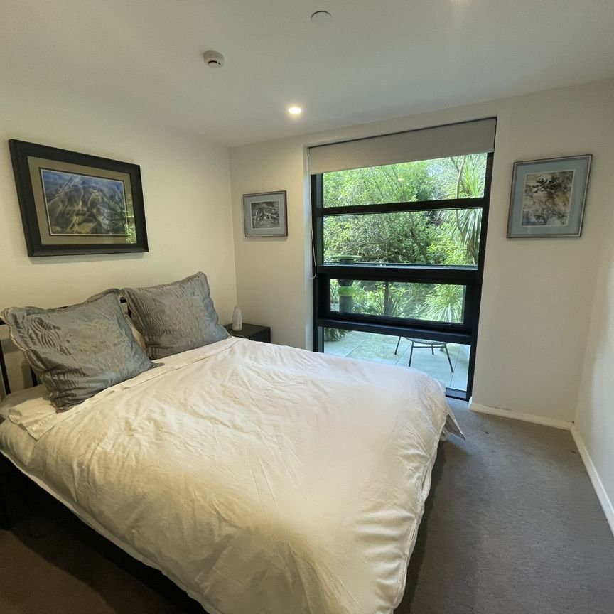 Fully furnished and stylish - Photo 1