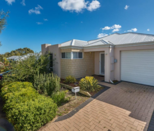 Spacious 4-Bedroom Rental House with Built-In Robes in Yanchep - Bo... - Photo 1