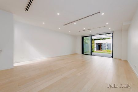 4 Bed, 3 Bath - Photo 2