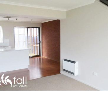 Impeccable unit in the heart of Blackmans Bay - Photo 2