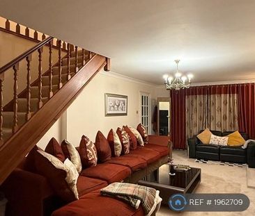 4 bedroom semi-detached house to rent - Photo 1
