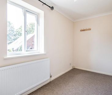 2 bedroom end of terrace house to rent - Photo 1