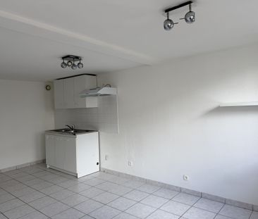 Location Appartement 2 pièces 36m² LA ROCHE CHALAIS 24490 - Photo 2