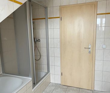 TOP! ** Helle 3 Zimmer Wohnung im Dachgeschoss! ** AUFZUG ** Tageslichtbad mit Wanne und Dusche! - Foto 2