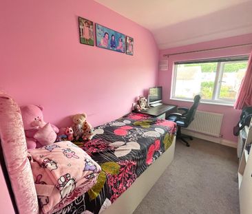 4 bed semi-detached house to rent in Barnhurst Path, Watford, WD19 - Photo 2