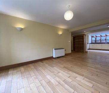 4 bedroom semi-detached house to rent - Photo 5