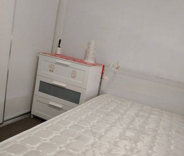 THOWNHOUSE IN FAMILY-FRIENDLY NOTTINGHAM SQUARE Furnished - Photo 4