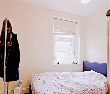 3 Bed 1 Bath - Photo 3