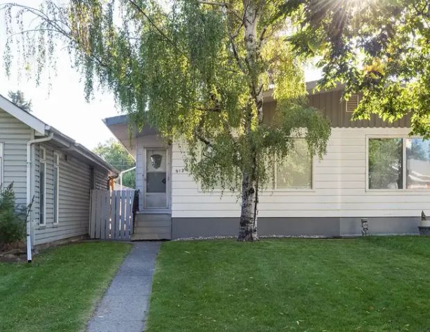 Bright-Beautiful-LEnergy Efficient Duplex Excellent Location -Mayland Heights | 912 18 Street Northeast, Calgary - Photo 1