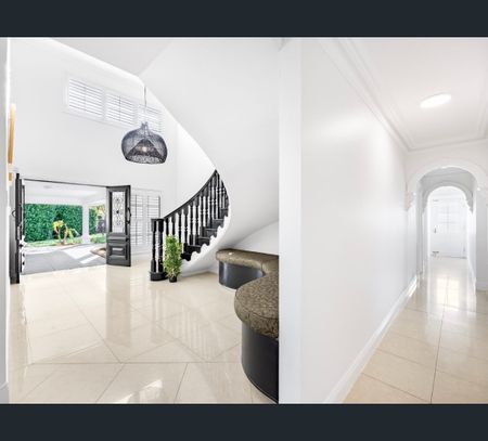 14 Cheval Ct, Benowa, Qld 4217 - Photo 4