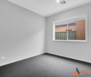 Exquisite Family Living at 6 Glencoe Street, Beveridge VIC 3753 - Photo 6