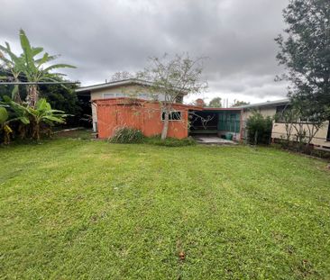 Recently Renovated - Family Home in Margate - Photo 2