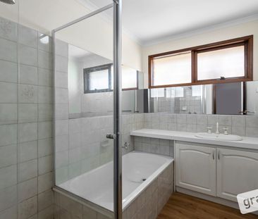 1/4 Daryl Court, Hampton Park, Vic 3976 - Photo 2