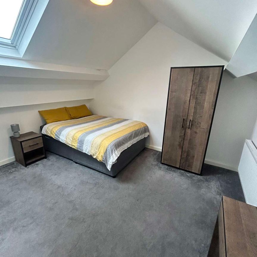 -19 Glebe Street Room 6 - Photo 1