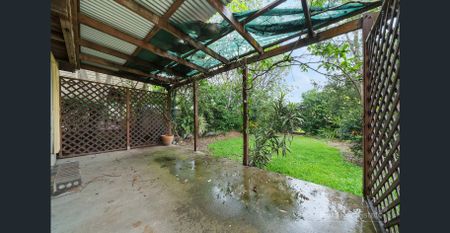 Classic Queenslander Charm on 405m² – Modern Comfort in a Leafy Kedron Setting - Photo 3