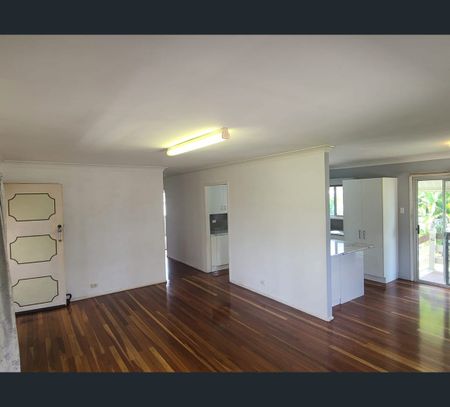 28 Churchill Street, Park Avenue, Qld 4701 - Photo 2