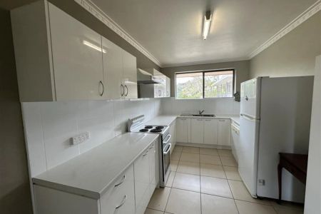 Gippsland Street 3 bedroom unit on 12 month lease. - Photo 5