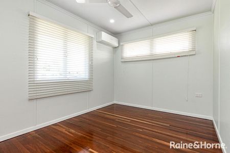 NEAT & TIDY THREE BEDROOM HOME IN WEST GLADSTONE! - Photo 4