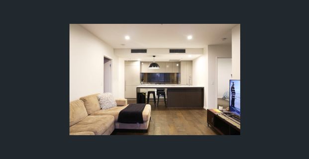 Spacious & Modern 3 Bedroom Apartment - Photo 1