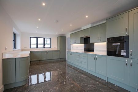 4 bedroom detached house to rent - Photo 3