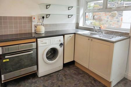 2 bedroom terraced house to rent - Photo 4