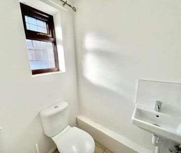 Britannia Road, Brentwood, CM14 - Photo 2