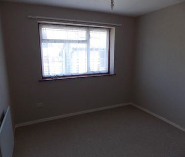 2 bedroom semi-detached bungalow to rent - Photo 4