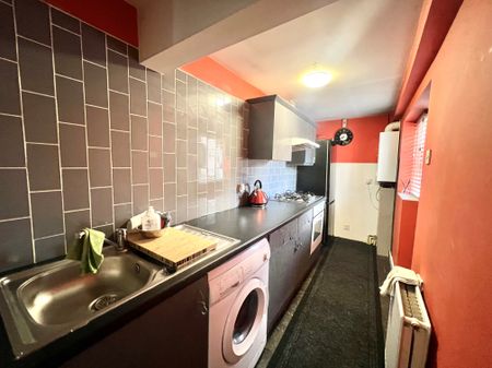 St Philips Court, Huddersfield - Photo 3