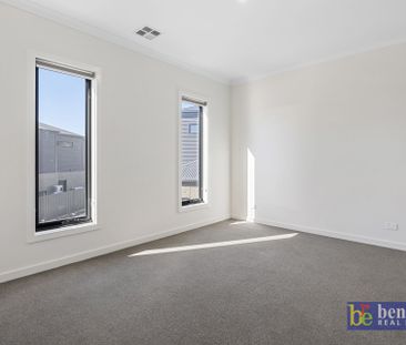 Modern Living in a Prime Kennington Location – One Townhouse Available - Photo 5
